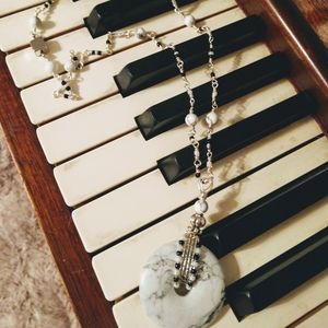 Howlite Pendant and Chain